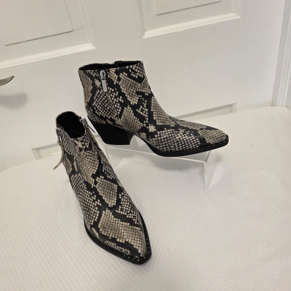 Circus by Sam Edelman "Whistler" Black & Cream Snakeprint Booties Size 7.5 Zip